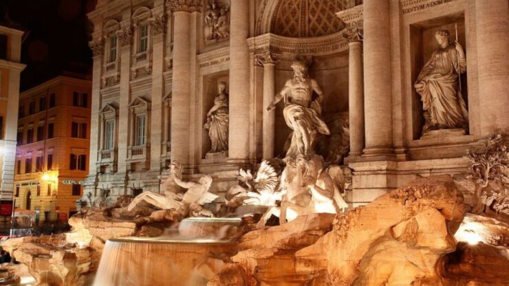 Fontana di Trevi di sera