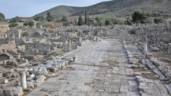 Corinto una città tra mito e storia