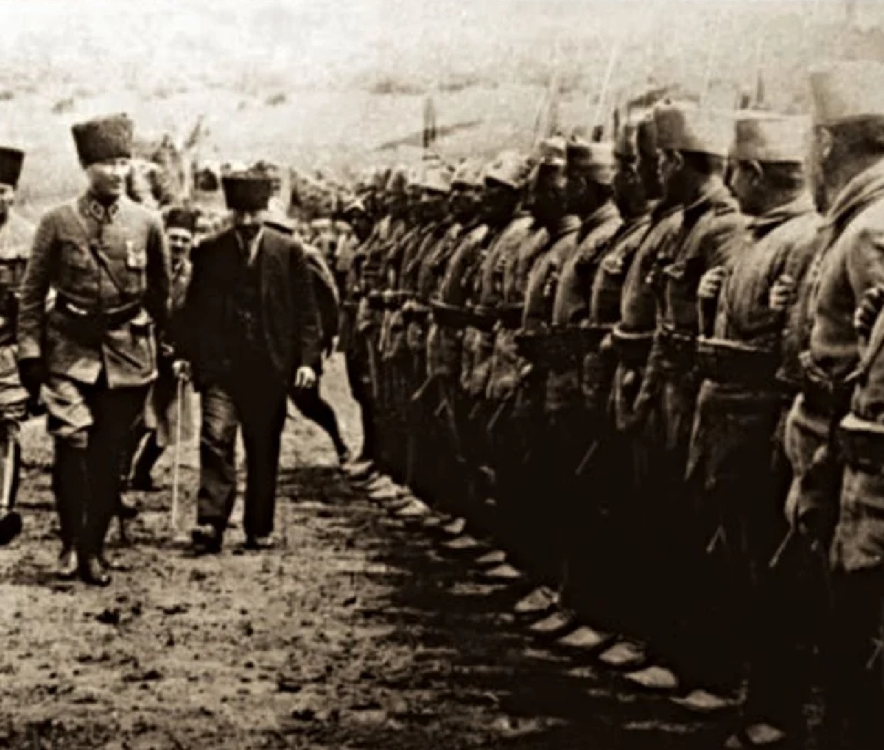 Turchia Kemal rassegna truppe