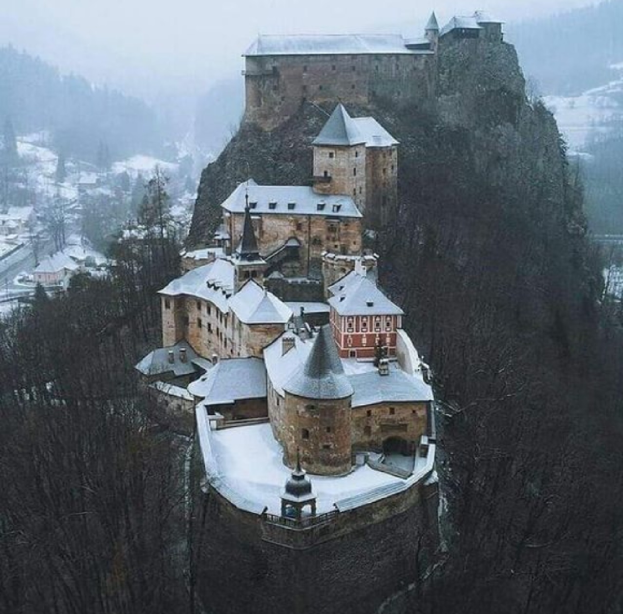 Castello di Orava neve