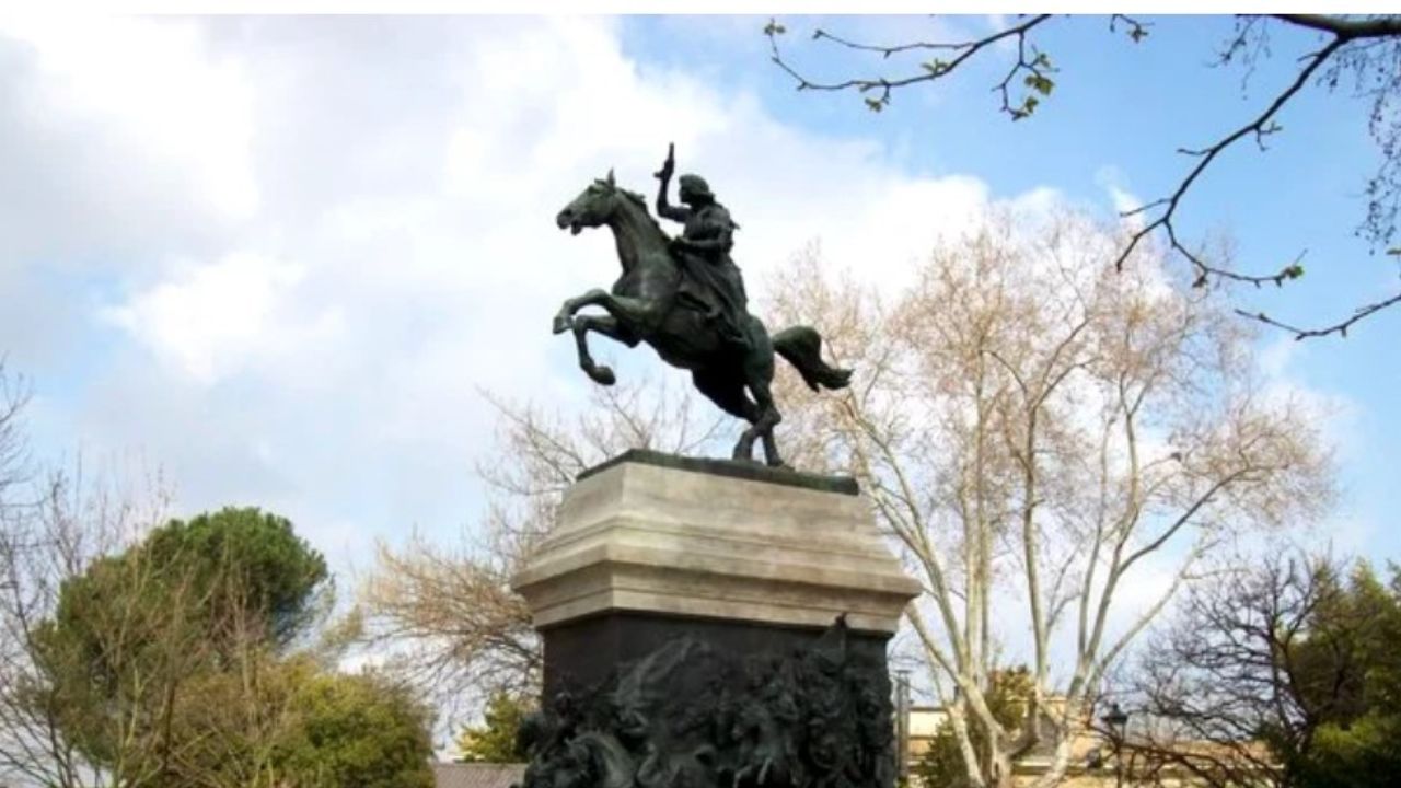 statua di Anita Garibaldi a cavallo