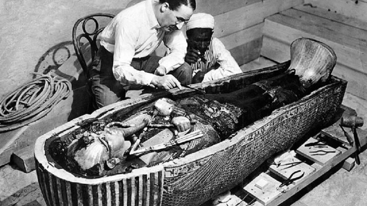 faraone Tutankhamon venne mummificato con pene in erezione