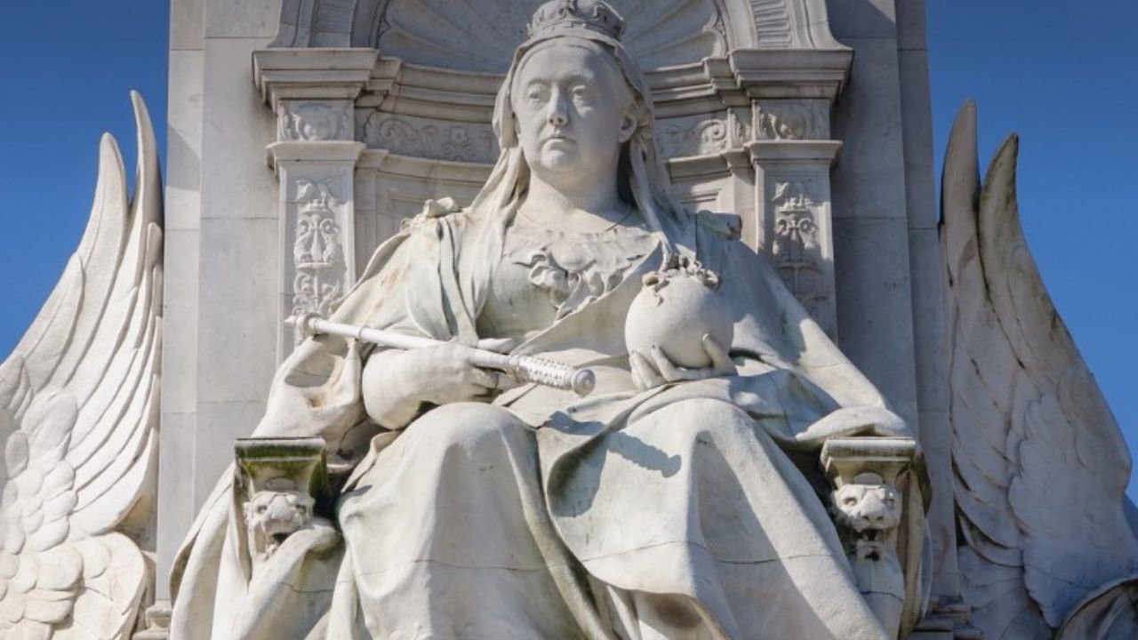 statua regina vittoria