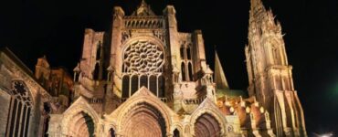Cattedrale di Chartres di notte