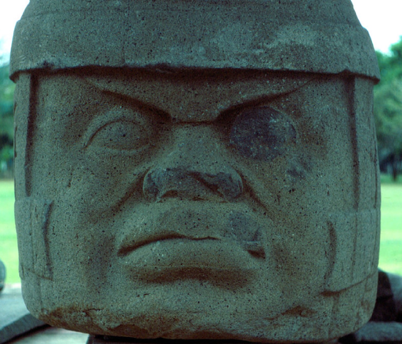 testa di pietra del Guatemala tradizione olmeca