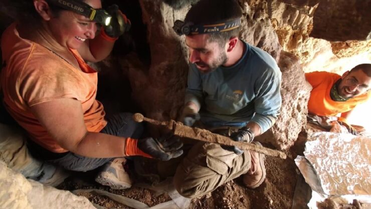 strabiliante scoperta nel deserto della Giudea trovate 4 spade romane 1900 anni fa