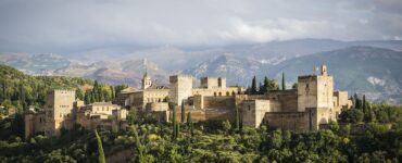 L'Alhambra di Granada è l'incanto di un potere decadente