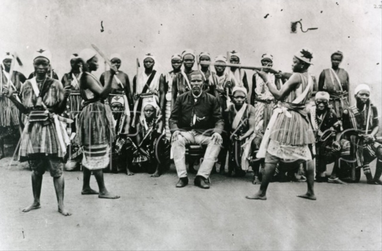 Amazzoni del Dahomey insieme al re, fotografia del tardo '800