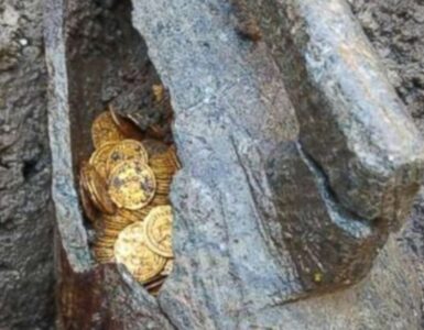 300 monete d'oro foto