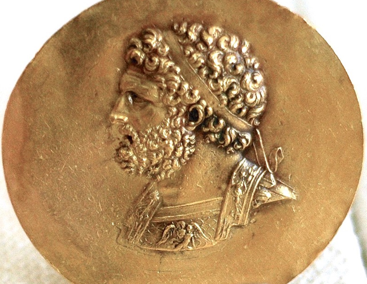Filippeios Krini medaglione in oro raffigurante Filippo II di Macedonia