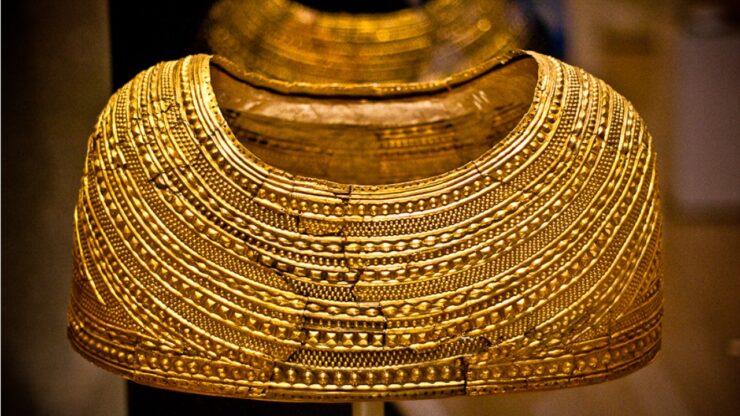il mold gold cape è il capo più pregiato in oro dell'era preistorica in europa