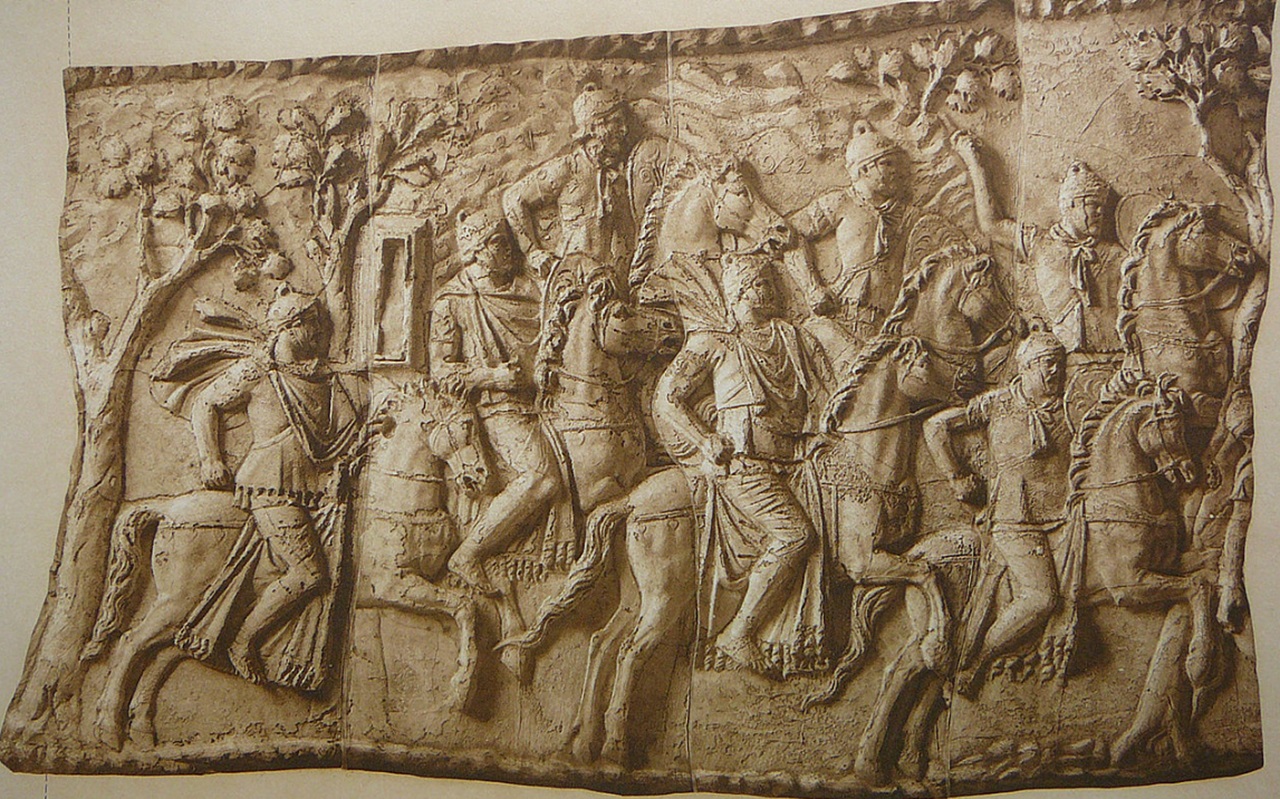 Elmo romano di Ribchester fregio marmo cavalleria romana II secolo d.C.