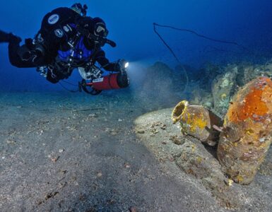 la bellezza di 300 anfore puniche sono state individuate nel mare di Pantelleria