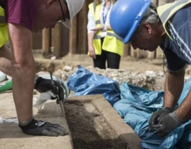 Londra straordinario sarcofago romano IV secolo torna alla luce
