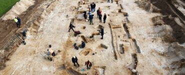Nel Brandeburgo gli archeologi riportano alla luce la Sala del Re di 3.000 anni fa