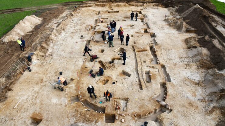 Nel Brandeburgo gli archeologi riportano alla luce la Sala del Re di 3.000 anni fa