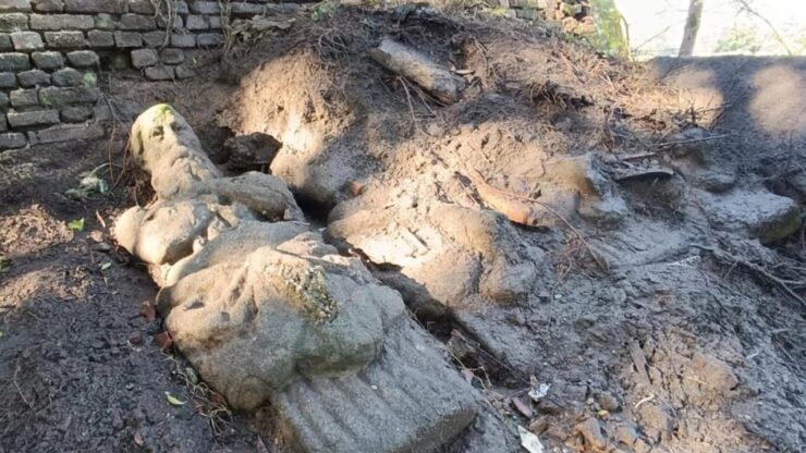 San Giuliano Milanese quattro giganti di pietra riaffiorano dal terreno