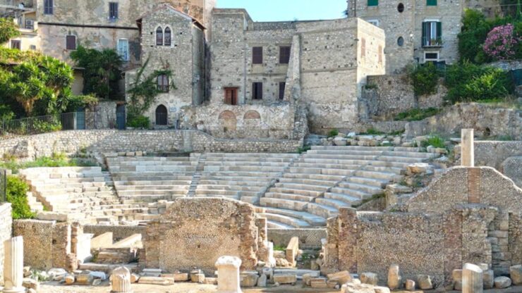 Terracina torna alla luce il teatro romano e con esso il vero volto di Giulio Cesare
