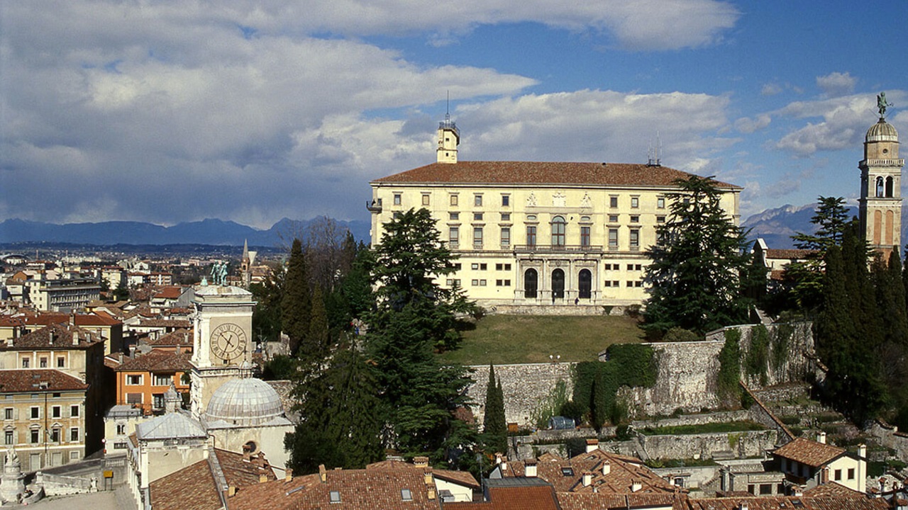 La collina sotto il Castello di Udine è frutto dell'opera umana: il ...