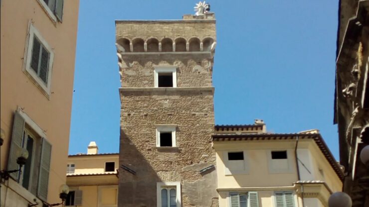 torre della scimmia foto torre