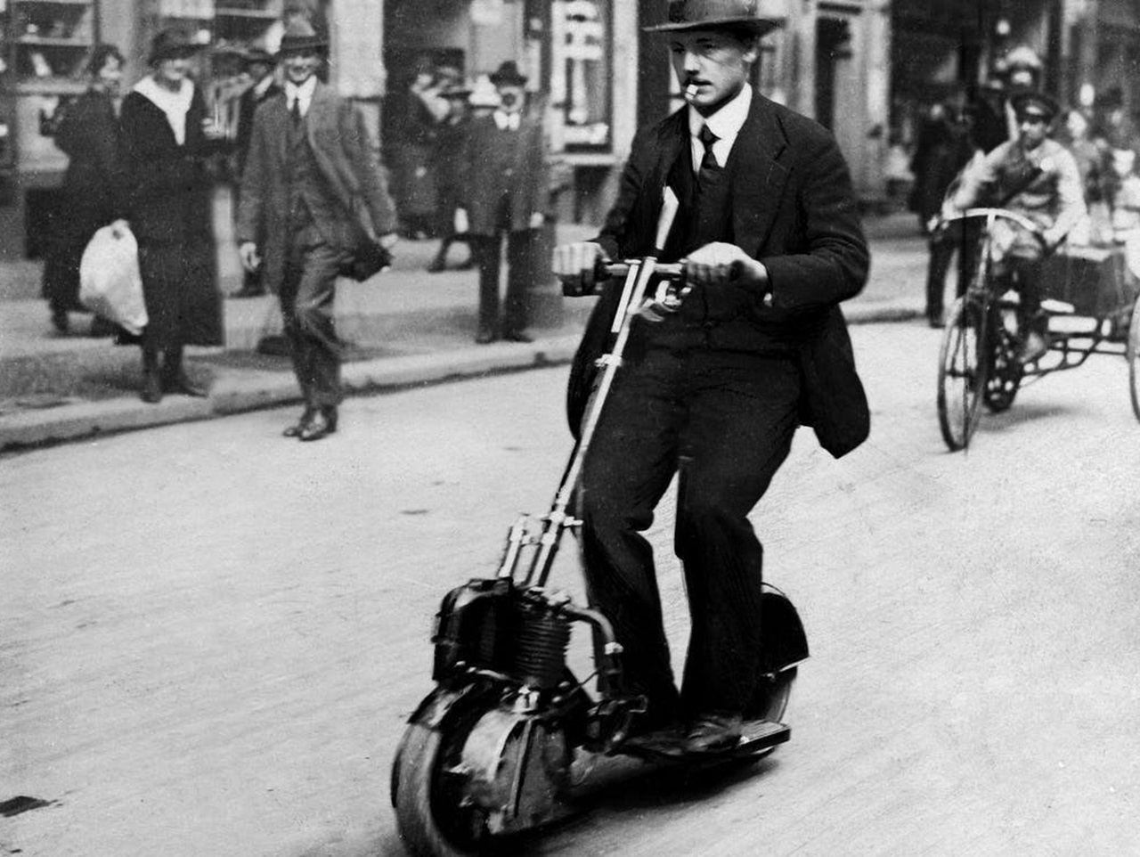 Monopattini uomo utilizza Autoped New York, 1916
