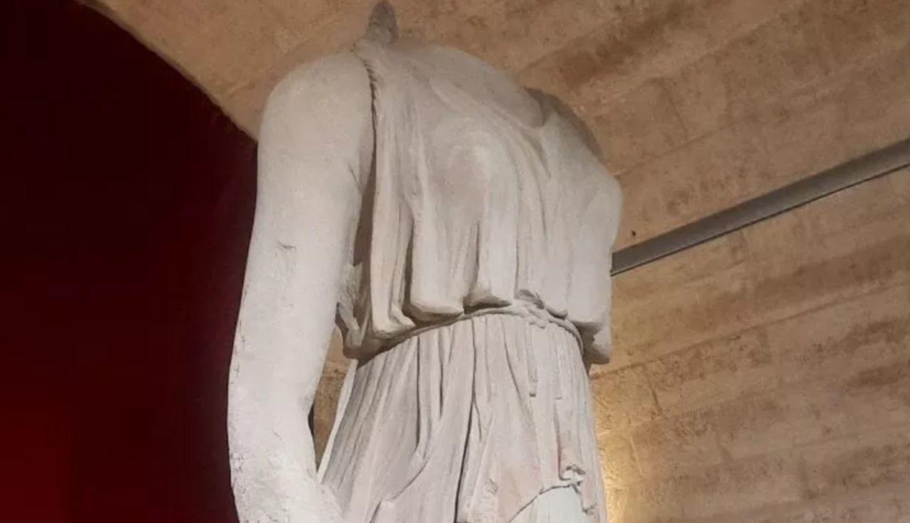 tempio della dea immagine busto Atena