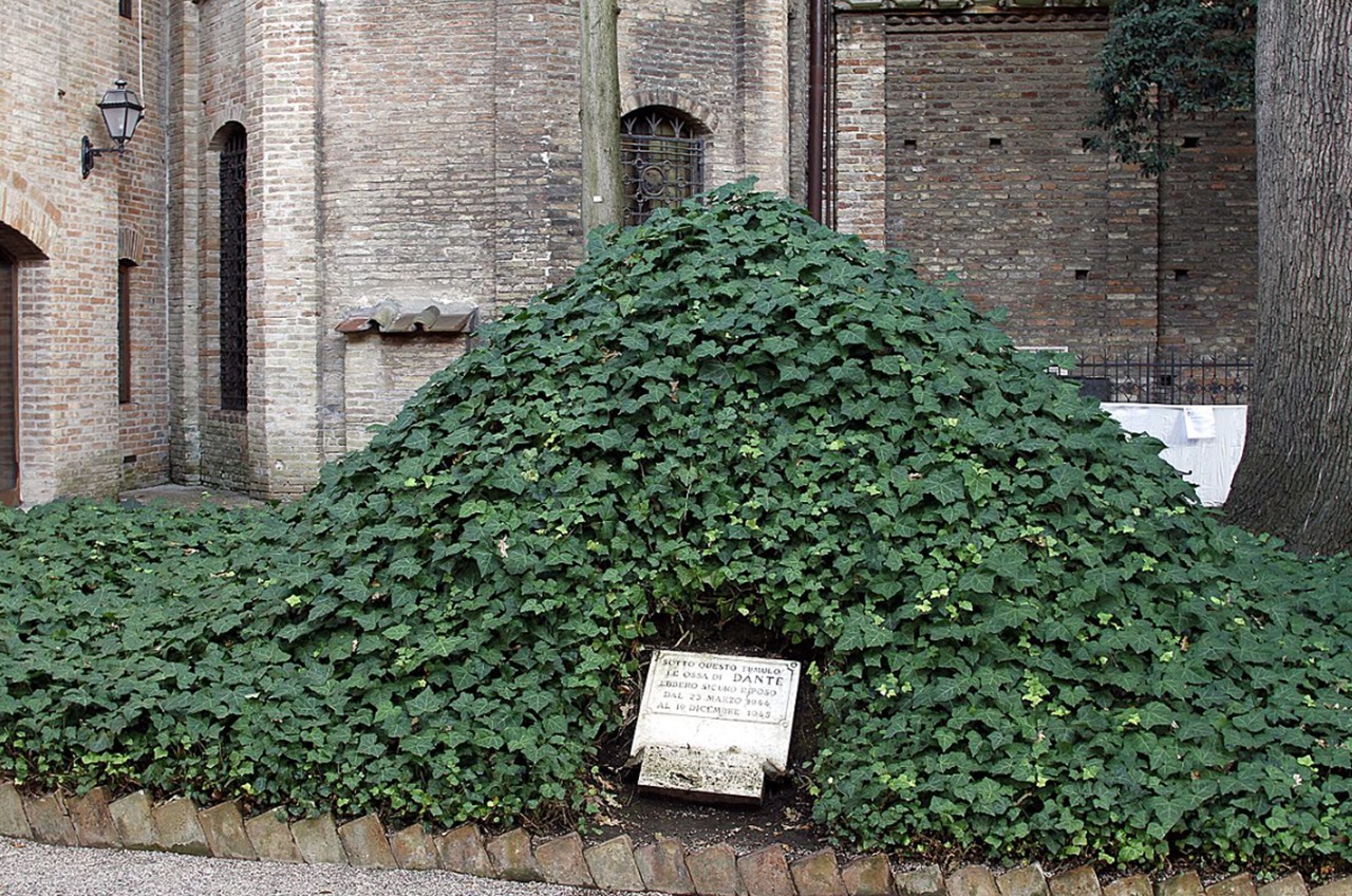 spoglie di Dante tumulo realizzato nel 1944