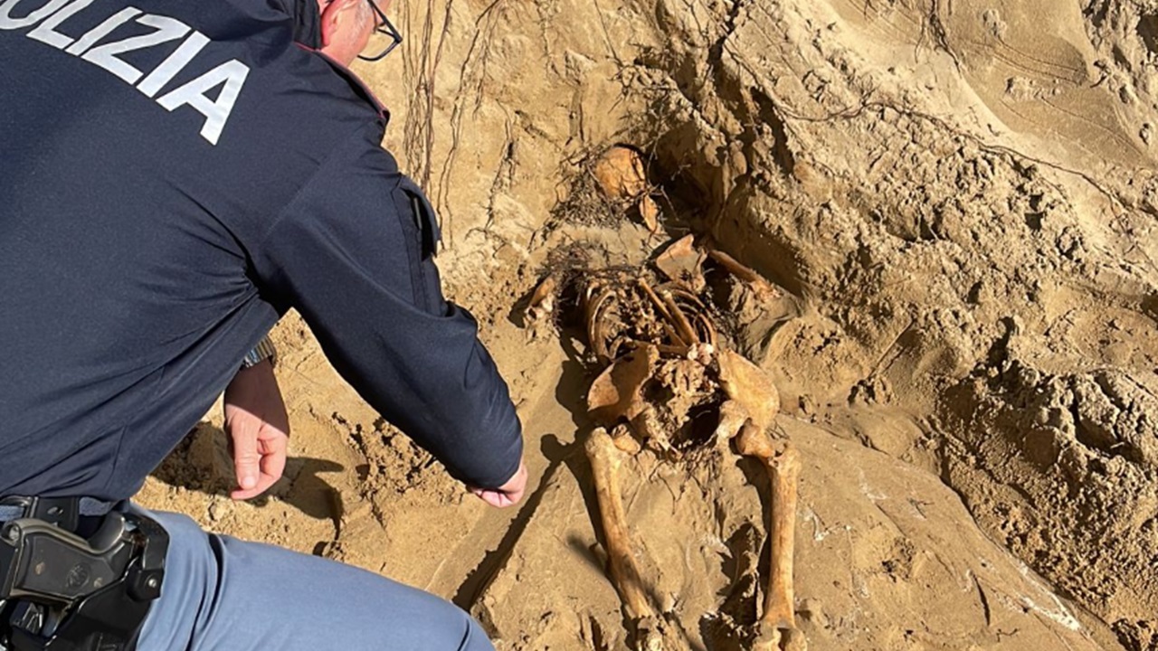 ossa umane sulla spiaggia di Gaeta uomo vissuto circa 2.000 anni fa