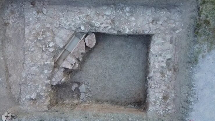 tempio romano immagine scavi Spello