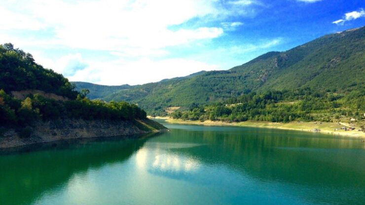 una necropoli dimenticata nei pressi del lago del turano