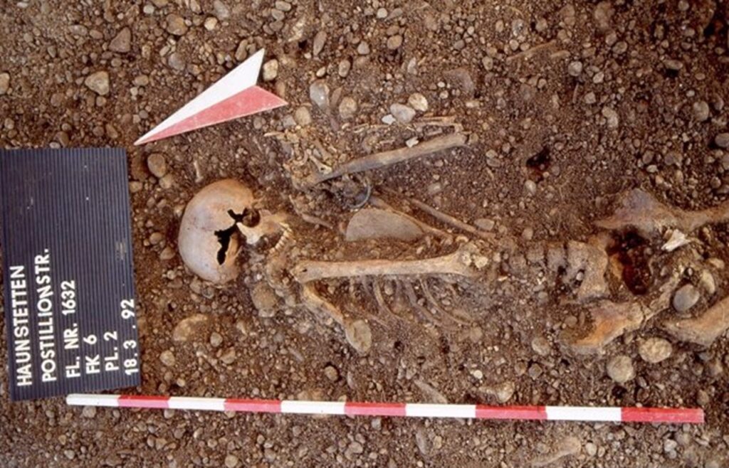 peste resti donna vissuta in Scandinavia 4.900 anni fa