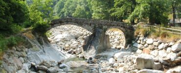 spada nella roccia foto Torrente Cervo