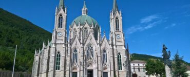 il meraviglioso santuario dell'addolorata a castelpetroso in molise è una parla nascosta del territorio italiano