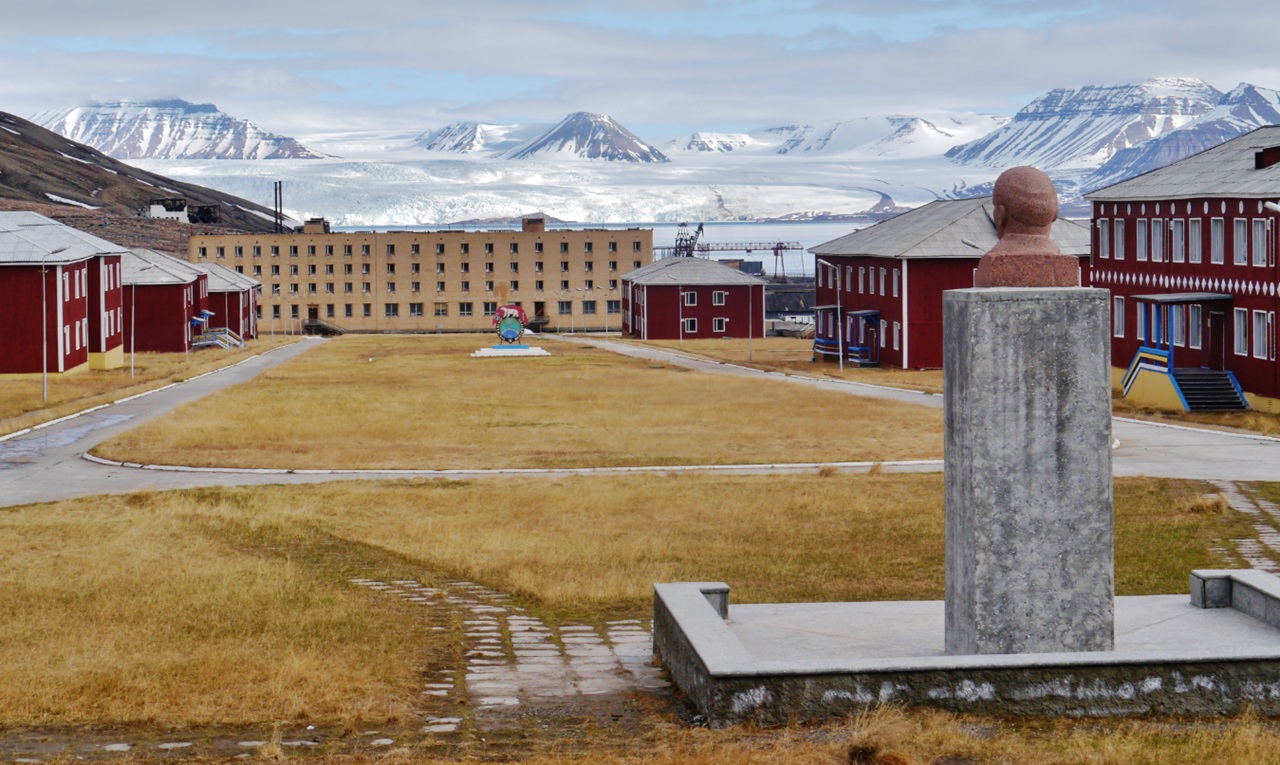 Pyramiden piazza centrale