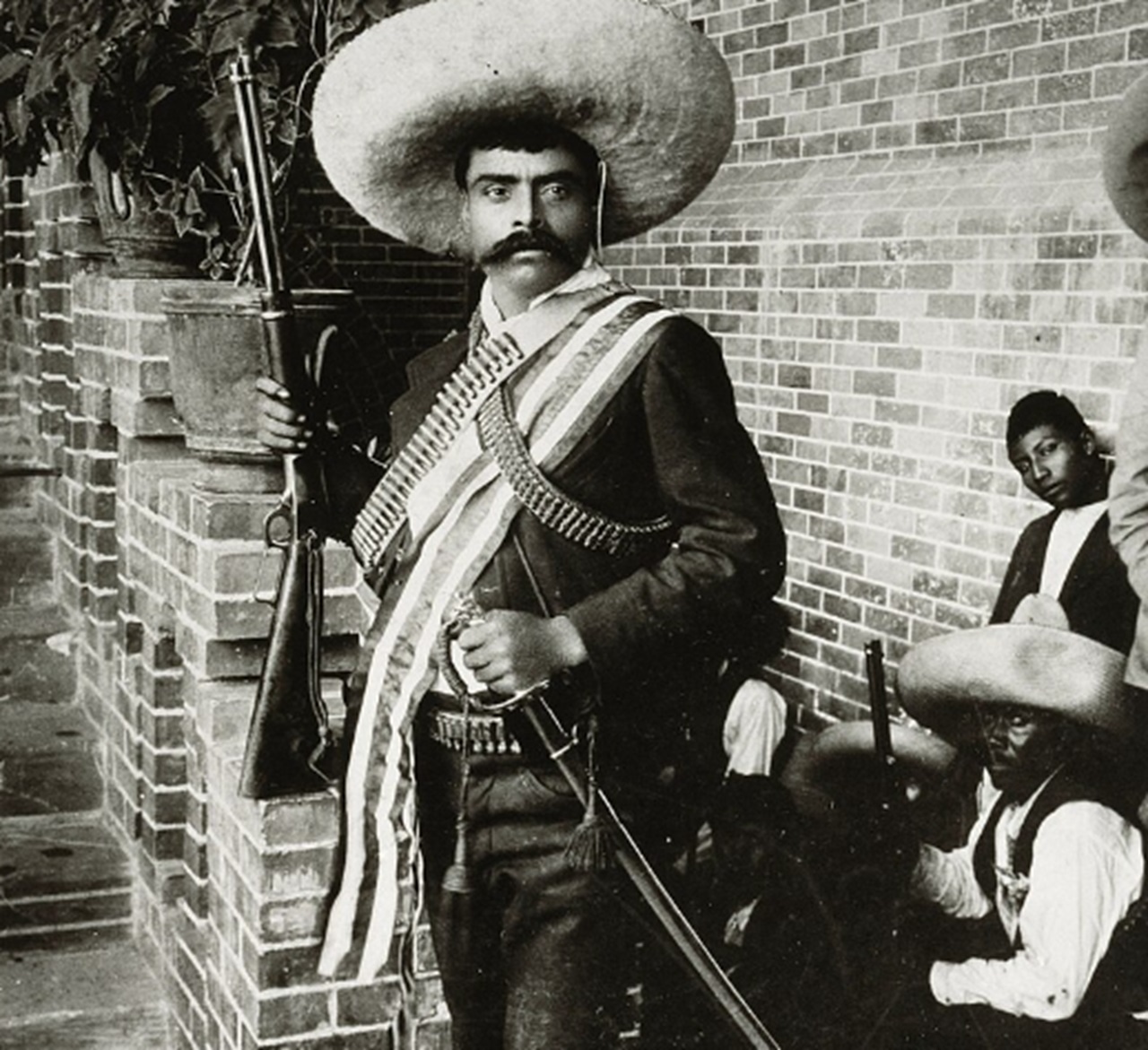 10 aprile Emiliano Zapata in uniforme