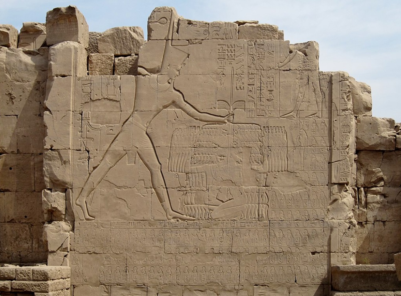 16 aprile corridoio sacrario Karnak