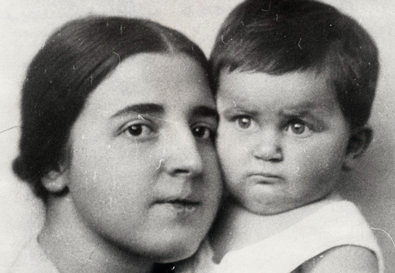 Nadežda Alliluyeva con suo figlio
