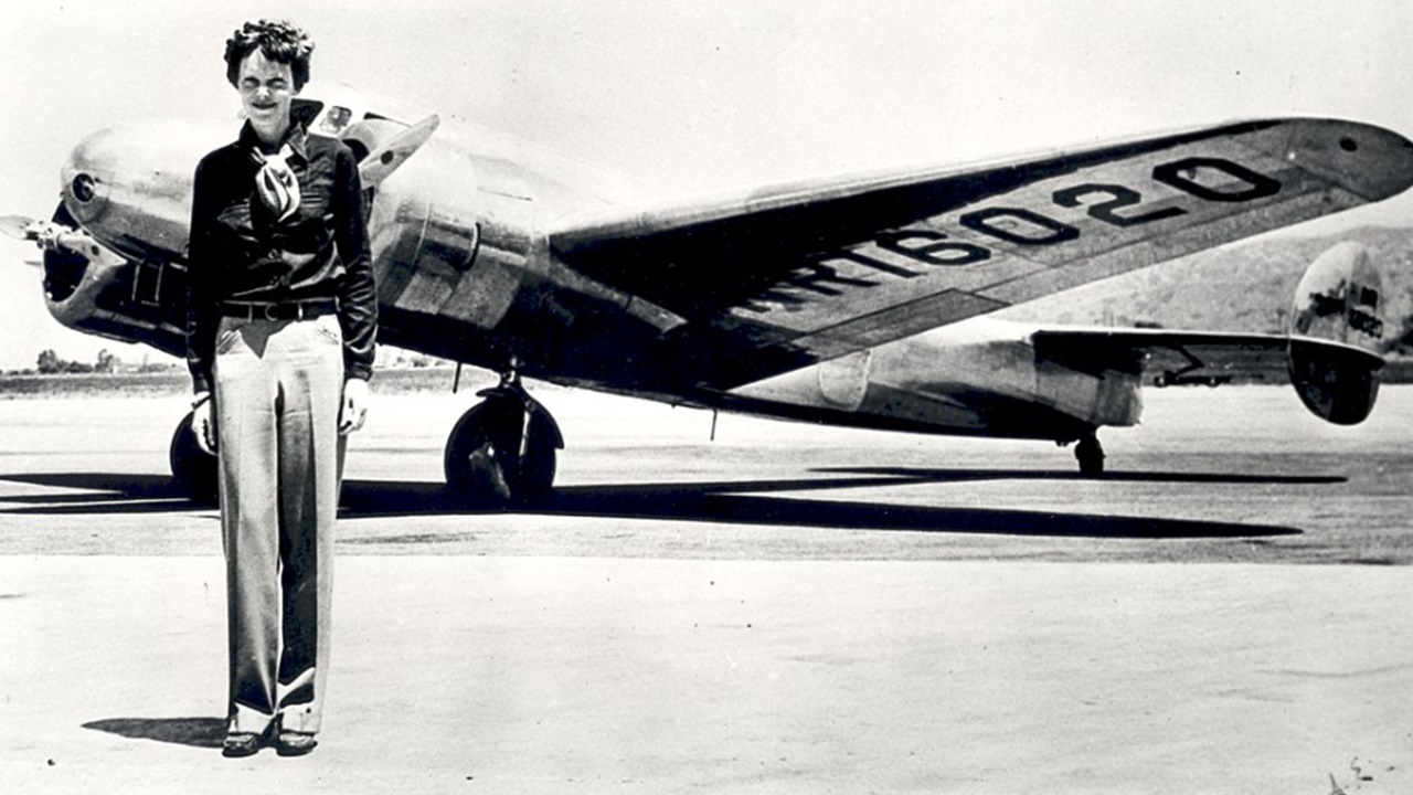 la misteriosa scomparsa di amelia earhart e del suo lockheed 10 e electra scoperto un relitto nel pacifico che potrebbe aprire una nuova strada