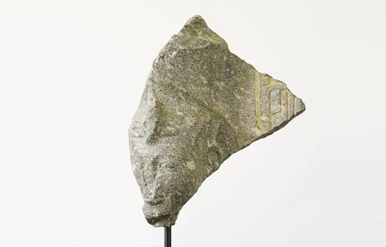 Ramses II frammento statua risalente al II millennio a.C.