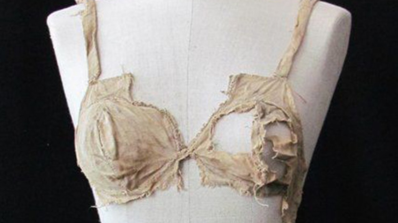 una scoperta avvenuta nel castello di lengberg mostra le vere origini del reggiseno