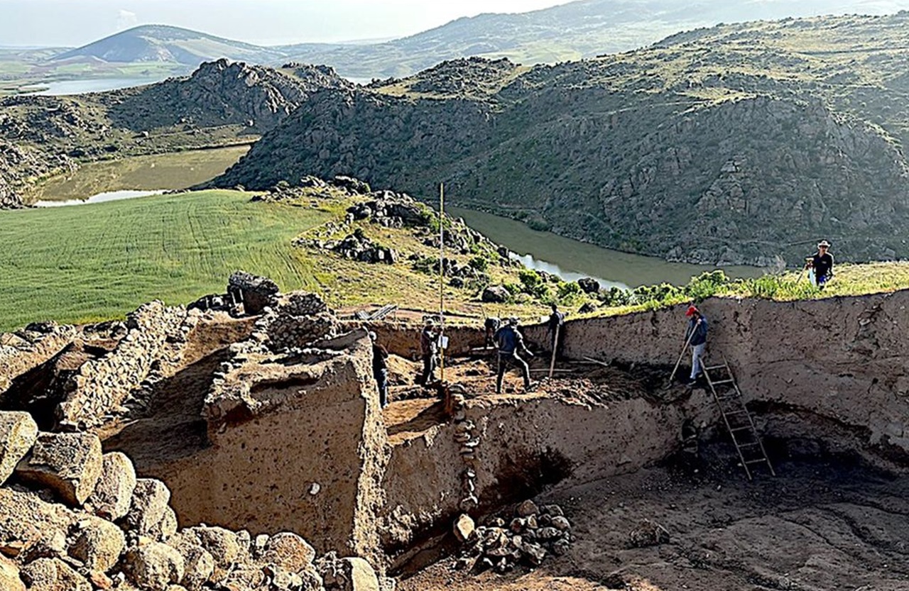 tavola ittita luogo dello scavo in Anatolia