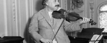 Albert Einstein foto con violino suonatore
