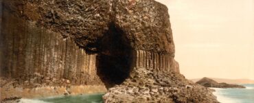Foto del giorno: grotta di Fingal, la porta per l'ignoto