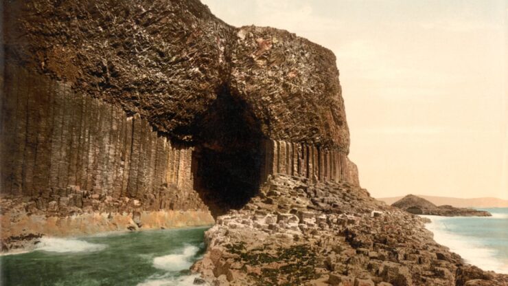 Foto del giorno: grotta di Fingal, la porta per l'ignoto