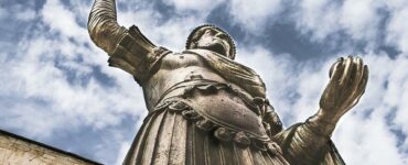 Il Colosso di Barletta e le sue molteplici identità
