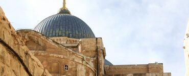 Una famiglia musulmana custodisce le chiavi della Basilica del Santo Sepolcro dal VII secolo
