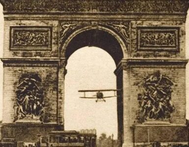 Foto del giorno: acrobazie sotto l'Arco di Trionfo