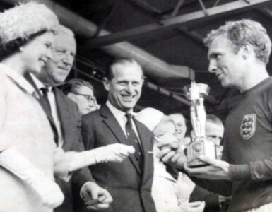 Coppa del Mondo foto Bobby Moore e Regina Elisabetta