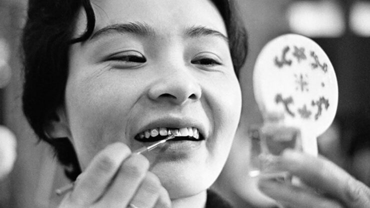 Foto del giorno: l'ohaguro, un'improbabile moda giapponese