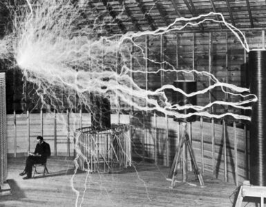 Foto del giorno: una normale giornata di lavoro per Nikola Tesla